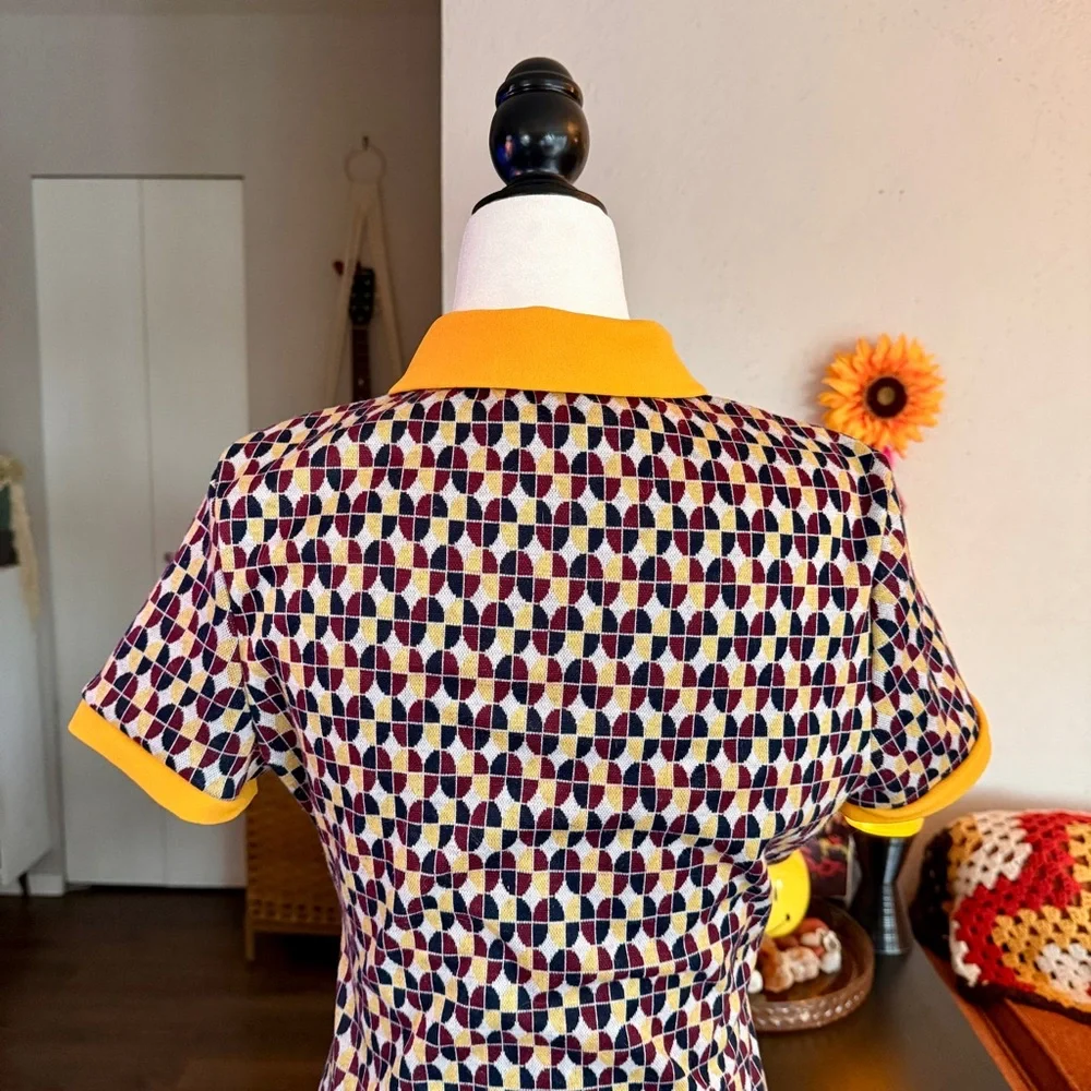 Funky Retro Collared Mini Dress - Picture 4 of 8